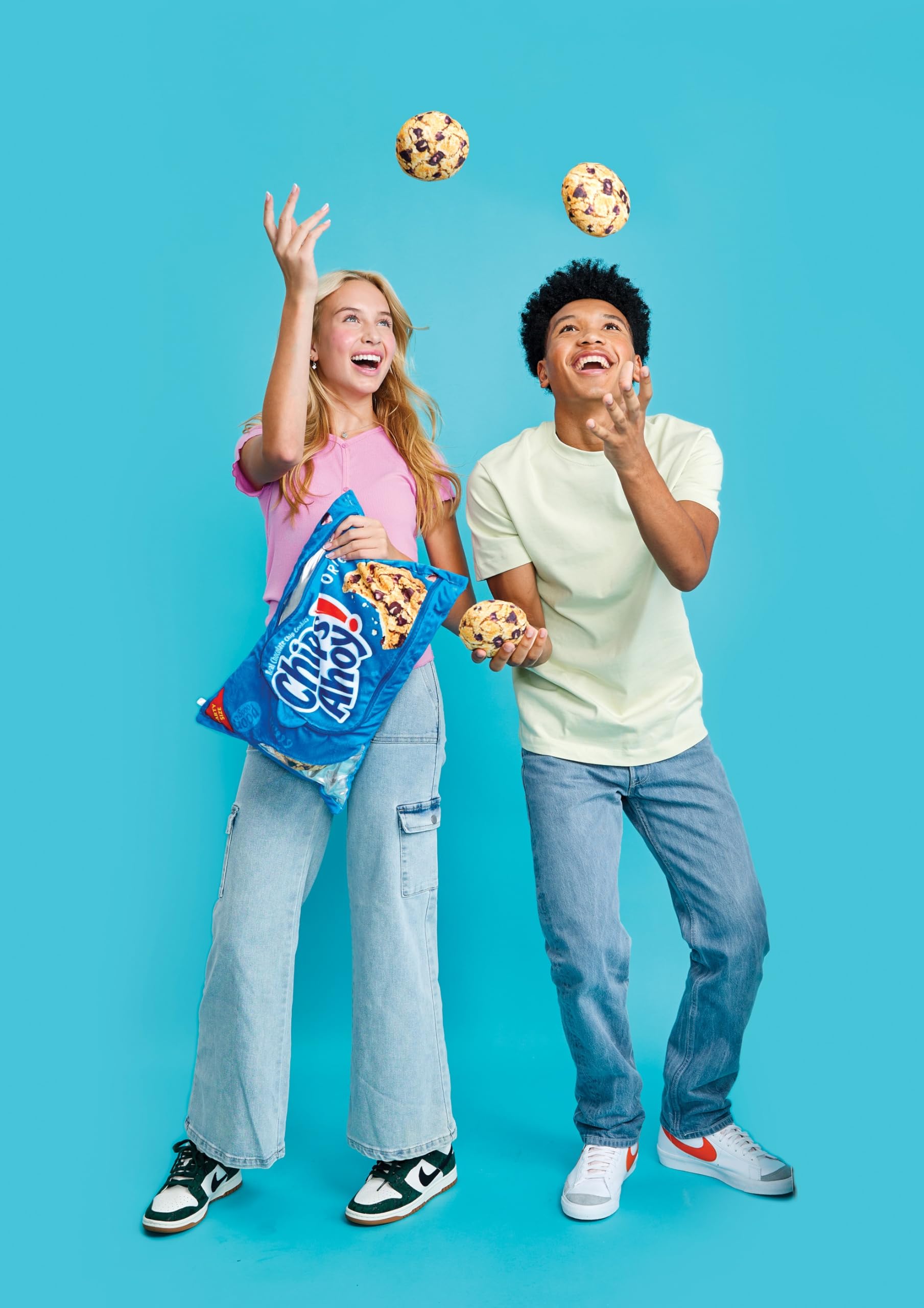 iscream Chips Ahoy! Package Pillow Set with Mini Chips Ahoy! Cookie Pillows - Image 6