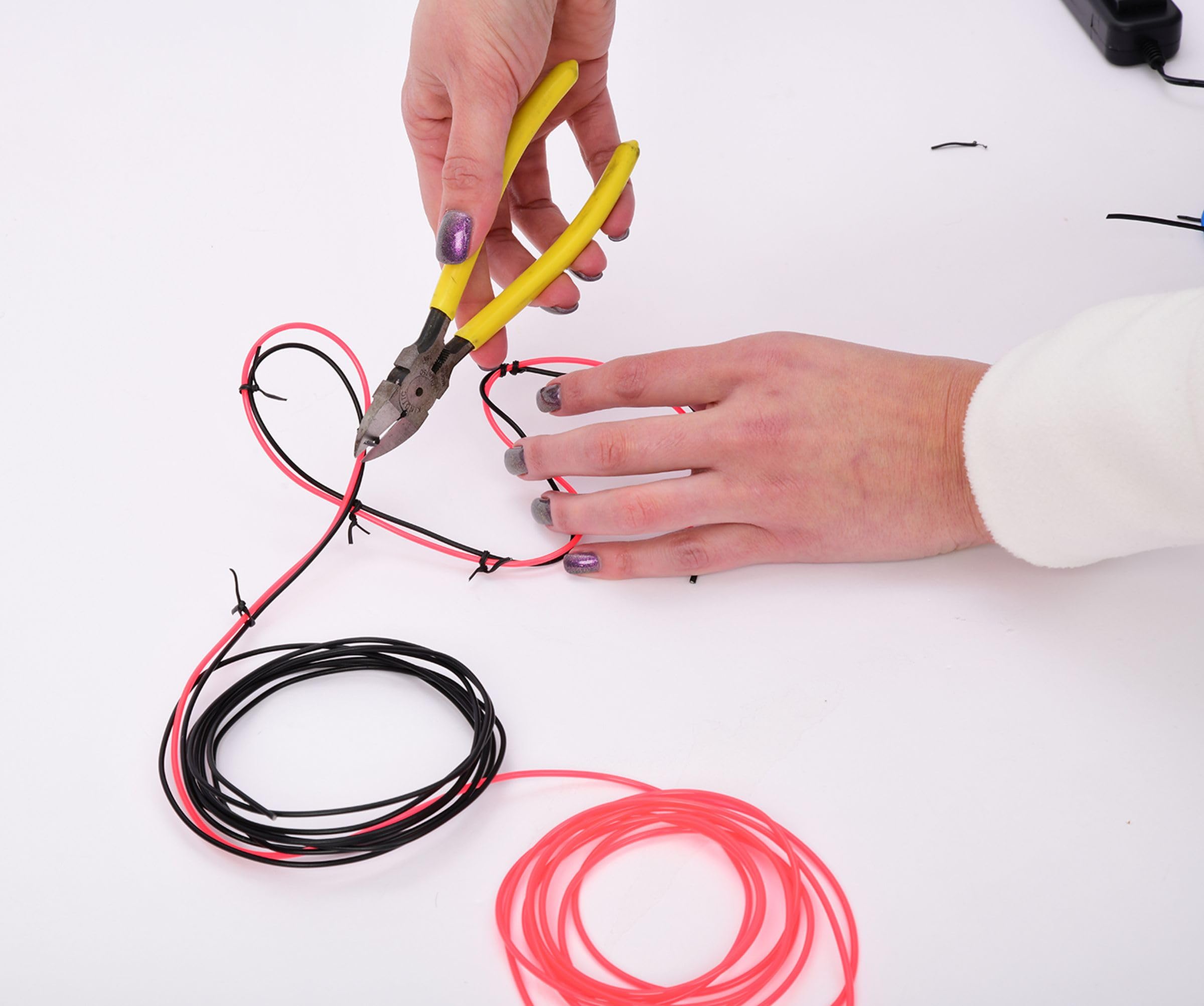 iscream Neon Effect Pink LED Customizable Rope Accent Light, 9 ft 10 in Long - Image 5