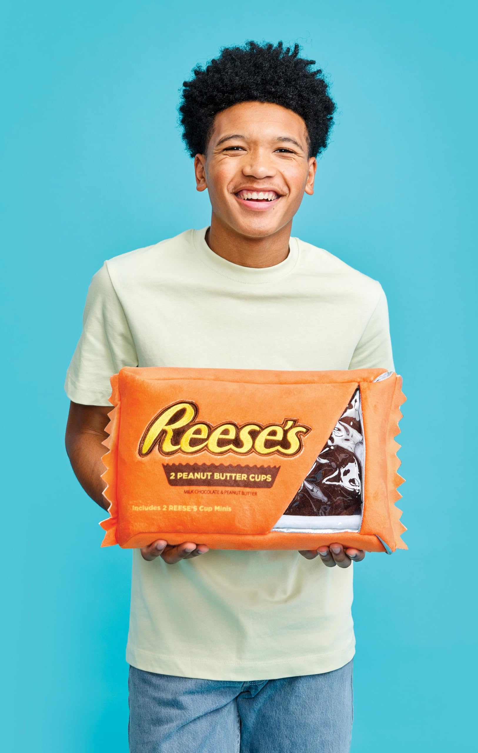 iscream Reese's Peanut Butter Cups Package 19" x 8.5" Pillow Set with Two Plushie Cups - Image 6